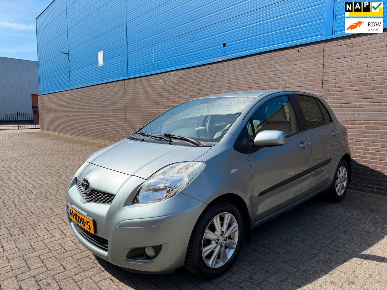 Toyota Yaris - 1.3 VVTi Executive | Keyless | LM Velgen | Climate | Trekhaak | Multimedia | El. Ramen & S - AutoWereld.nl