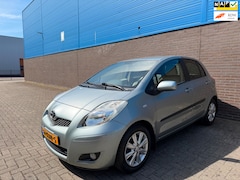 Toyota Yaris - 1.3 VVTi Executive | Keyless | LM Velgen | Climate | Trekhaak | Multimedia | El. Ramen & S