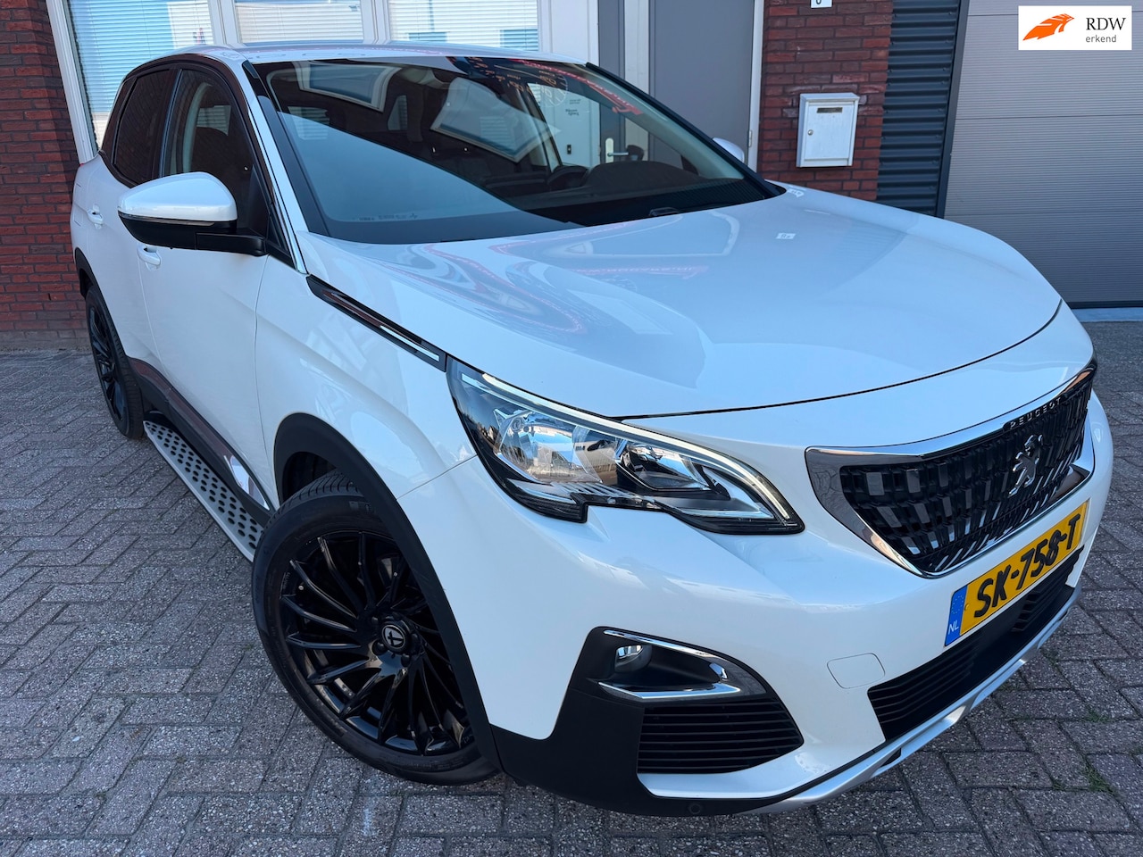 Peugeot 3008 - 1.2 PureTech Blue Lease Premium / Navi / Camera / Leder / PDC / DAB - AutoWereld.nl