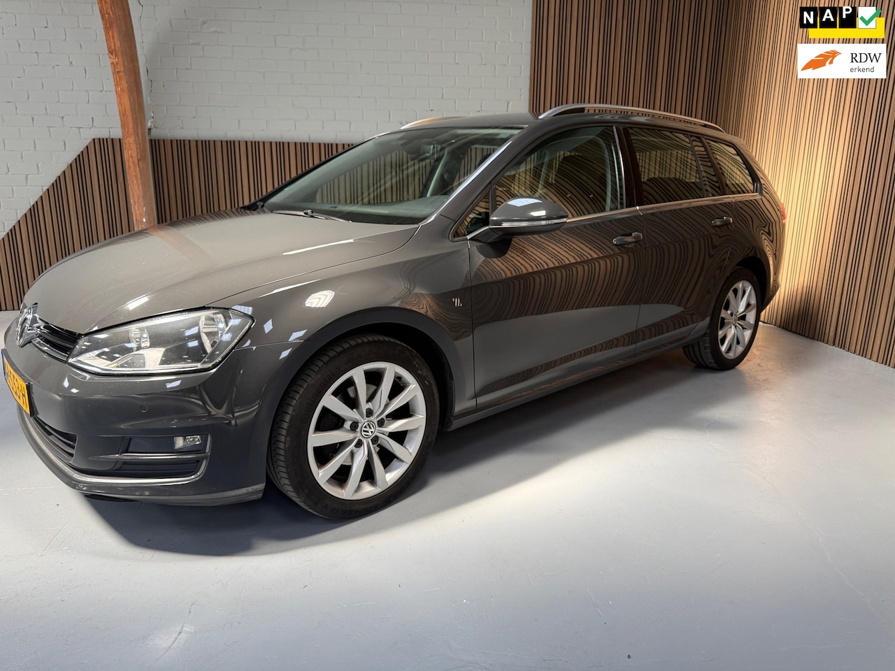 Volkswagen Golf Variant - 1.2 TSI Business Edition Connected 1.2 TSI Business Edition Connected, Vol, massage Stoelen verwarmd, camera, nieuwe APK - AutoWereld.nl