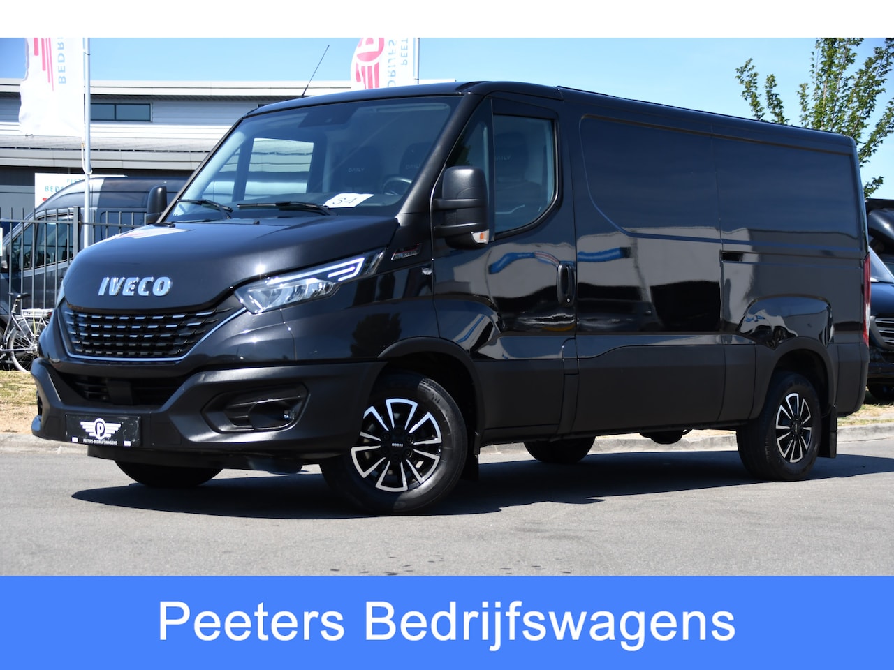 Iveco Daily - 35S18HV 3.0 L2H1 Black Edition Camera, Adaptieve Cruise, LED, 180pk, Automaat, 3500kg Trek - AutoWereld.nl