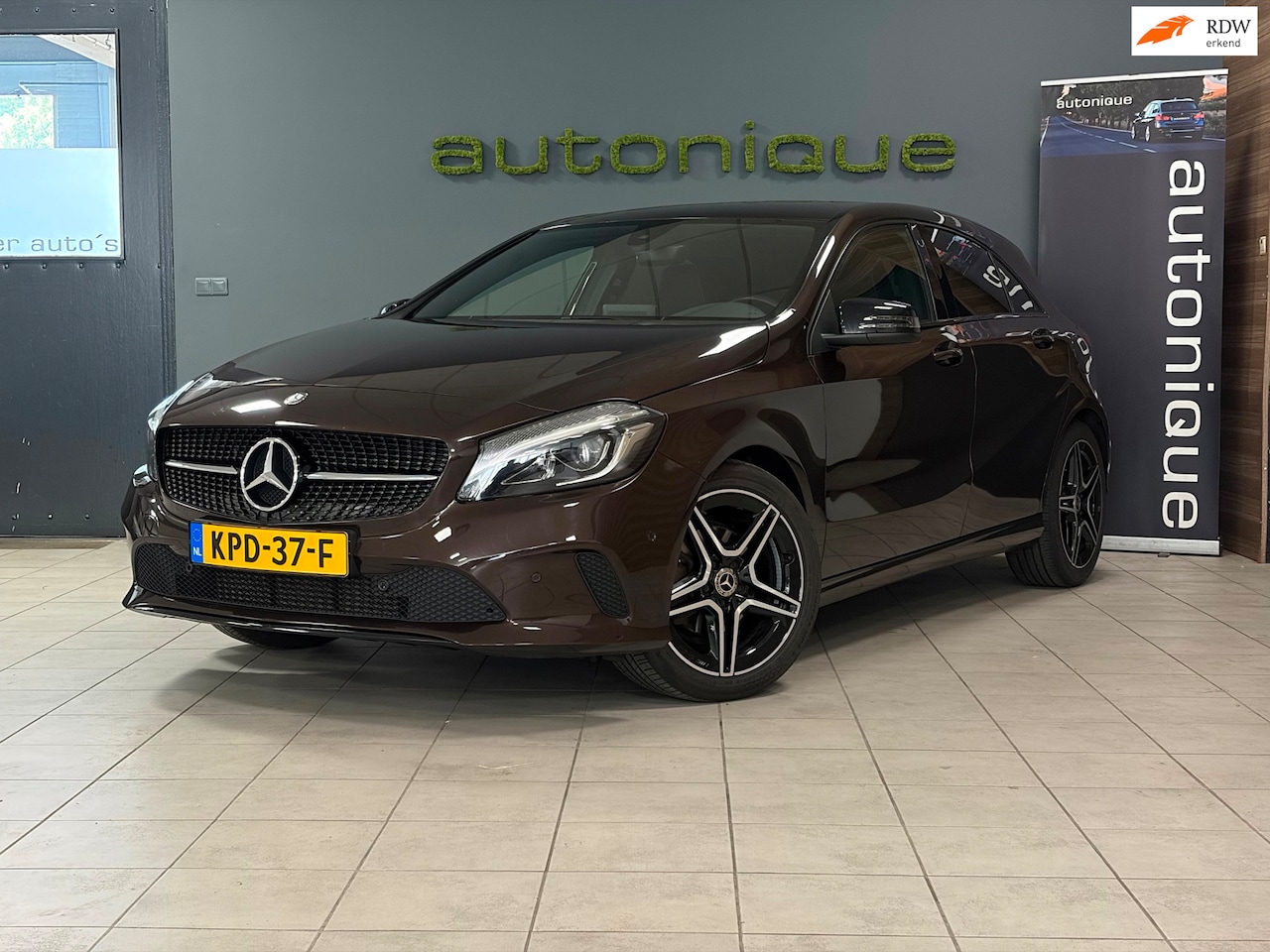 Mercedes-Benz A-klasse - A200|LED|CarPlay|Camera|Cruise|AMG-velgen|Night Package - AutoWereld.nl