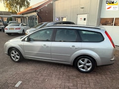 Ford Focus Wagon - 1.6-16V Futura