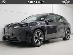 BMW iX - xDrive40 77 kWh Sportpakket | Head Up | Camera