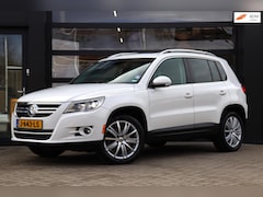 Volkswagen Tiguan - 2.0 | Pano | Clima | Camera | Stoelverwarming | Xenon | Trekhaak | LM Velgen | Navi