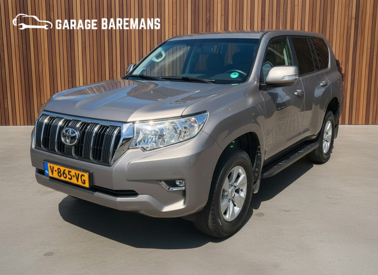 Toyota Land Cruiser Challenger - 2.8 D-4D-F Window Van BEARLOCK - AutoWereld.nl
