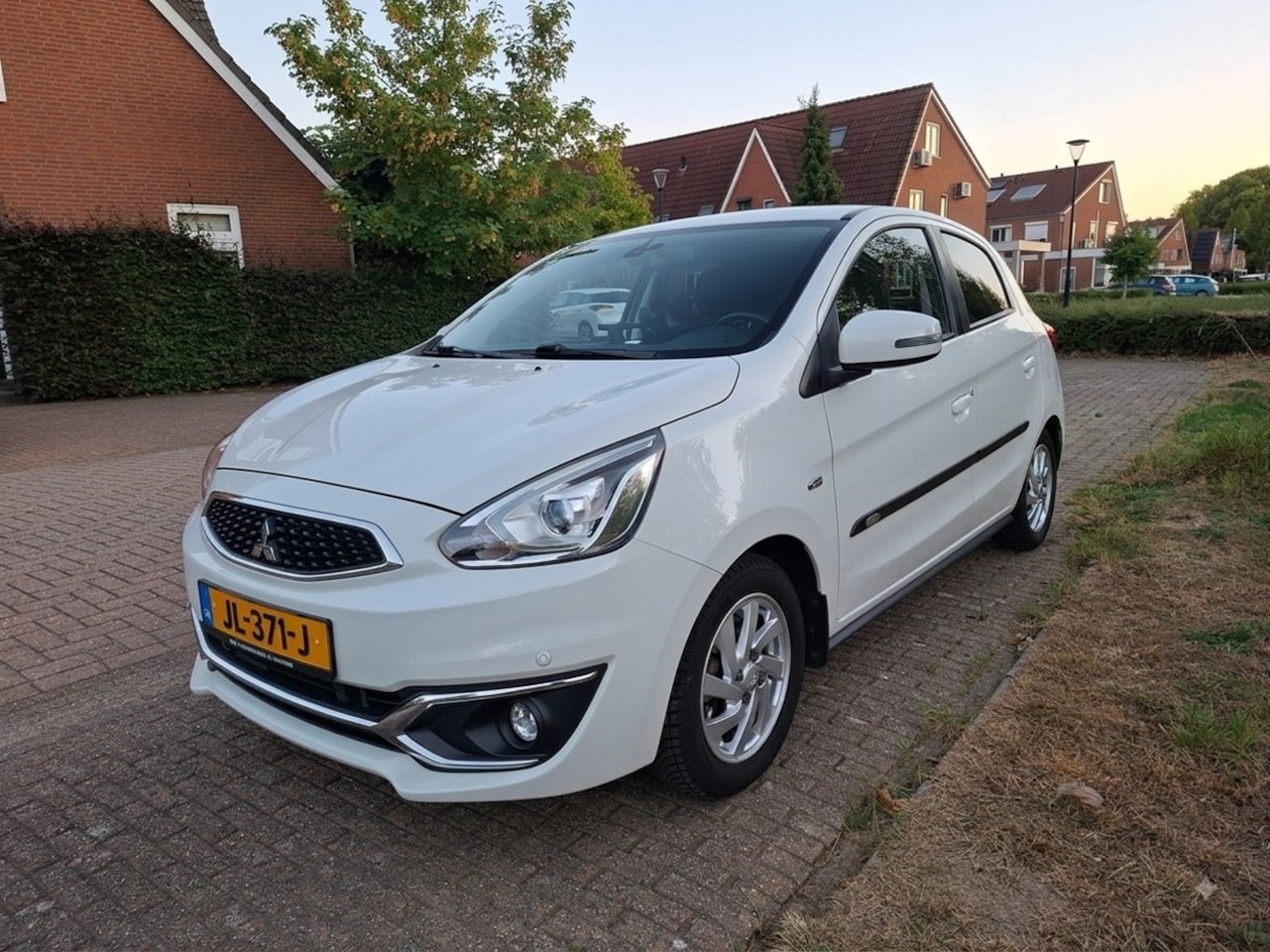 Mitsubishi Space Star - 1.0 Intense+ - AutoWereld.nl