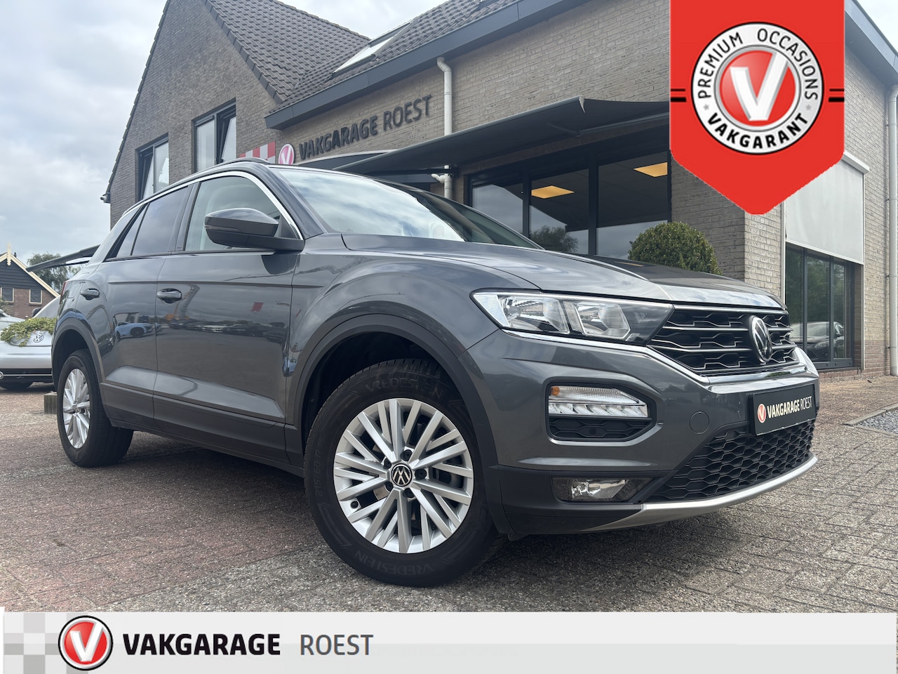 Volkswagen T-Roc - 1.5 TSI Style Automaat Camera / Carplay / Keyless - AutoWereld.nl