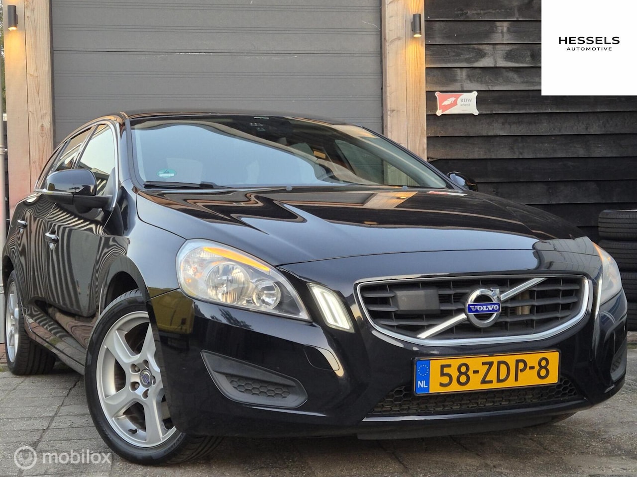 Volvo V60 - 1.6 T3 Summum NAP, automaat, adaptief - AutoWereld.nl