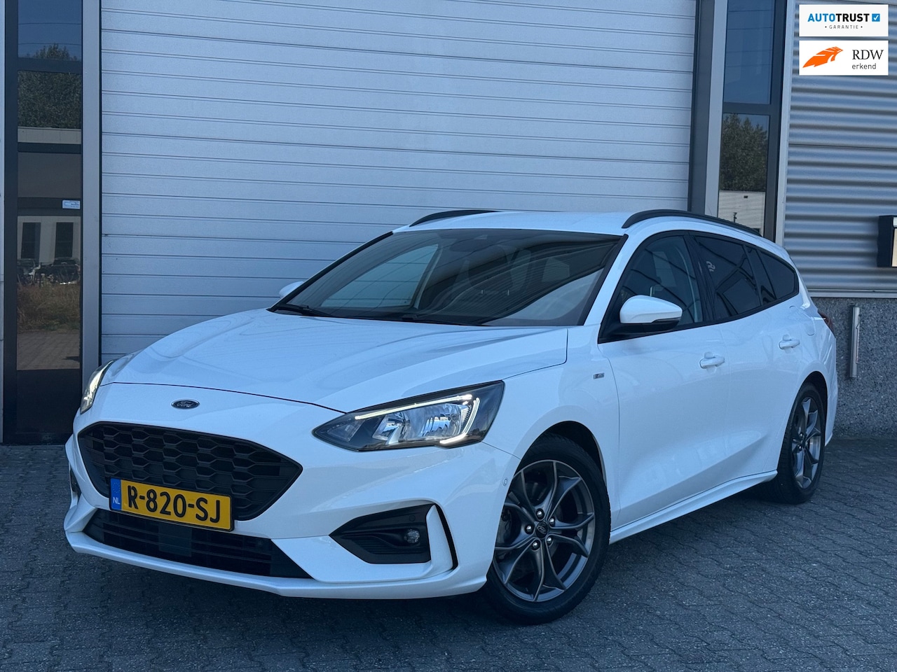 Ford Focus Wagon - 1.0 EcoBoost ST Line Leder/stof - AutoWereld.nl