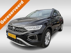 Volkswagen T-Roc - 1.0 TSI Life Edition Digital Cockpit / Camera / Keyless / App-connect / 17"LM velgen / Com