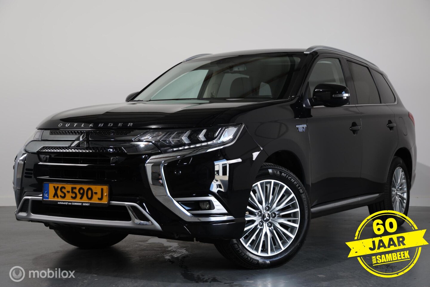 Mitsubishi Outlander - 2.4 PHEV Intense - Panoramadak - Camera - Cruise control - AutoWereld.nl