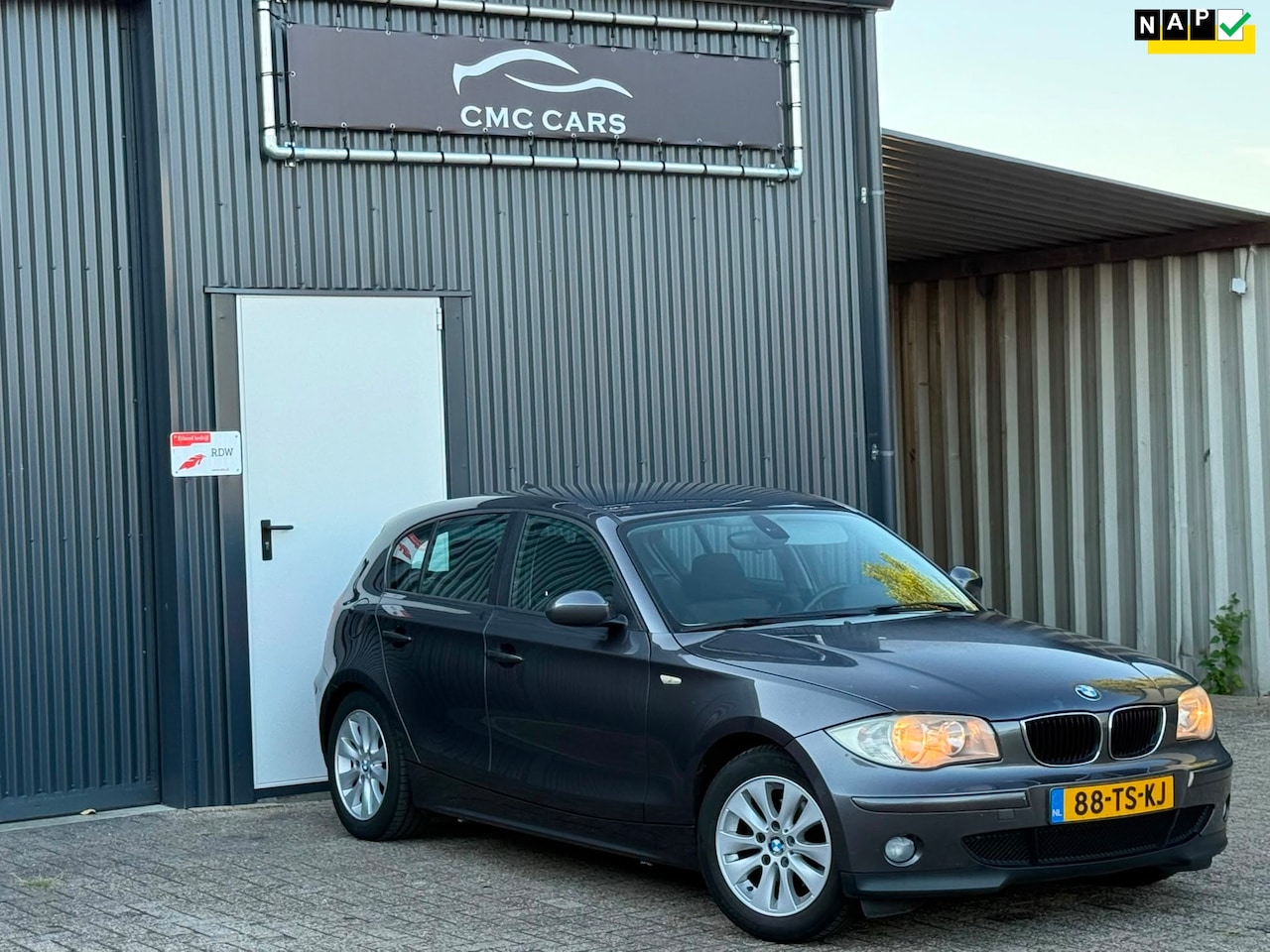 BMW 1-serie - 118i High Executive RIJDT&SCHAKELT PERFECT!!! - AutoWereld.nl