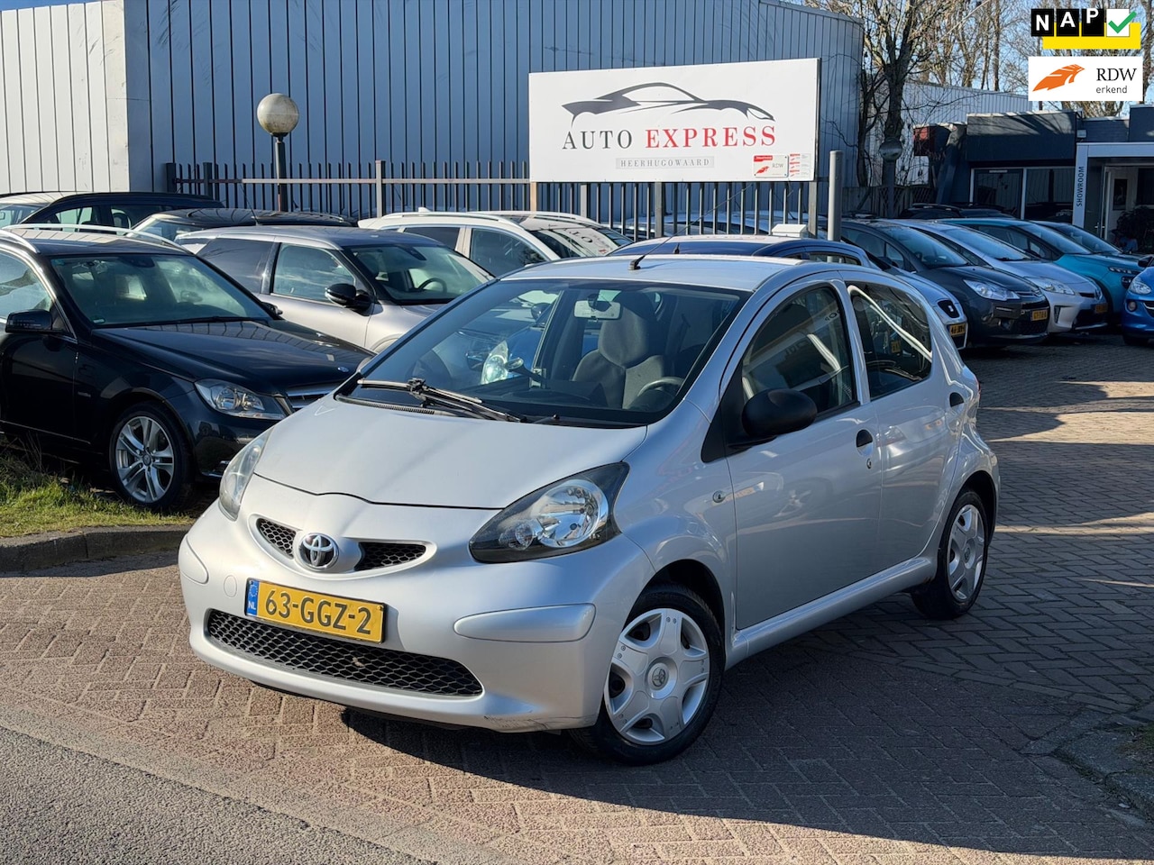 Toyota Aygo - 1.0-12V/stuurbekrachtiging/Navi/Carplay/Nap/Apk/3 Maanden Garantie - AutoWereld.nl