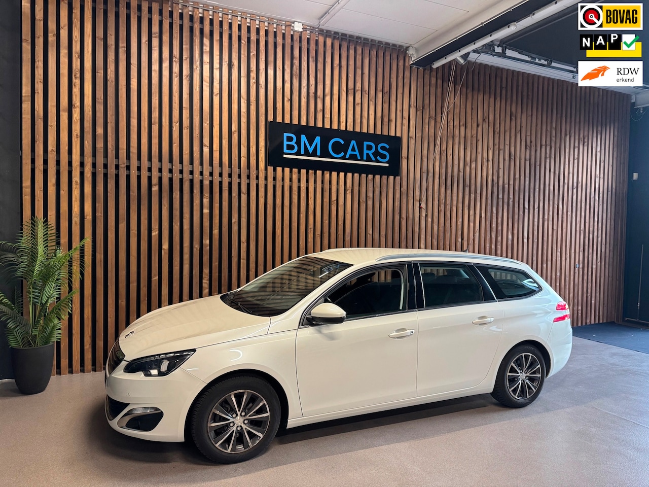 Peugeot 308 SW - 1.2 PureTech Allure AUTOMAAT,camera,Led - AutoWereld.nl