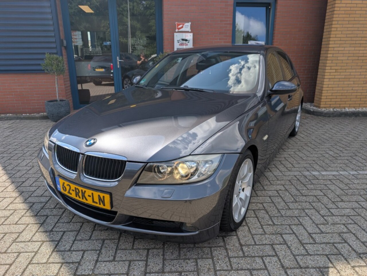 BMW 3-serie - 320I DYNAMIC EXEC, Automaat,Trekhaak,Cruise,PDC - AutoWereld.nl