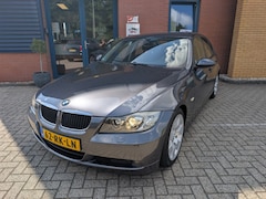 BMW 3-serie - 320I DYNAMIC EXEC, Automaat, Trekhaak, Cruise, PDC