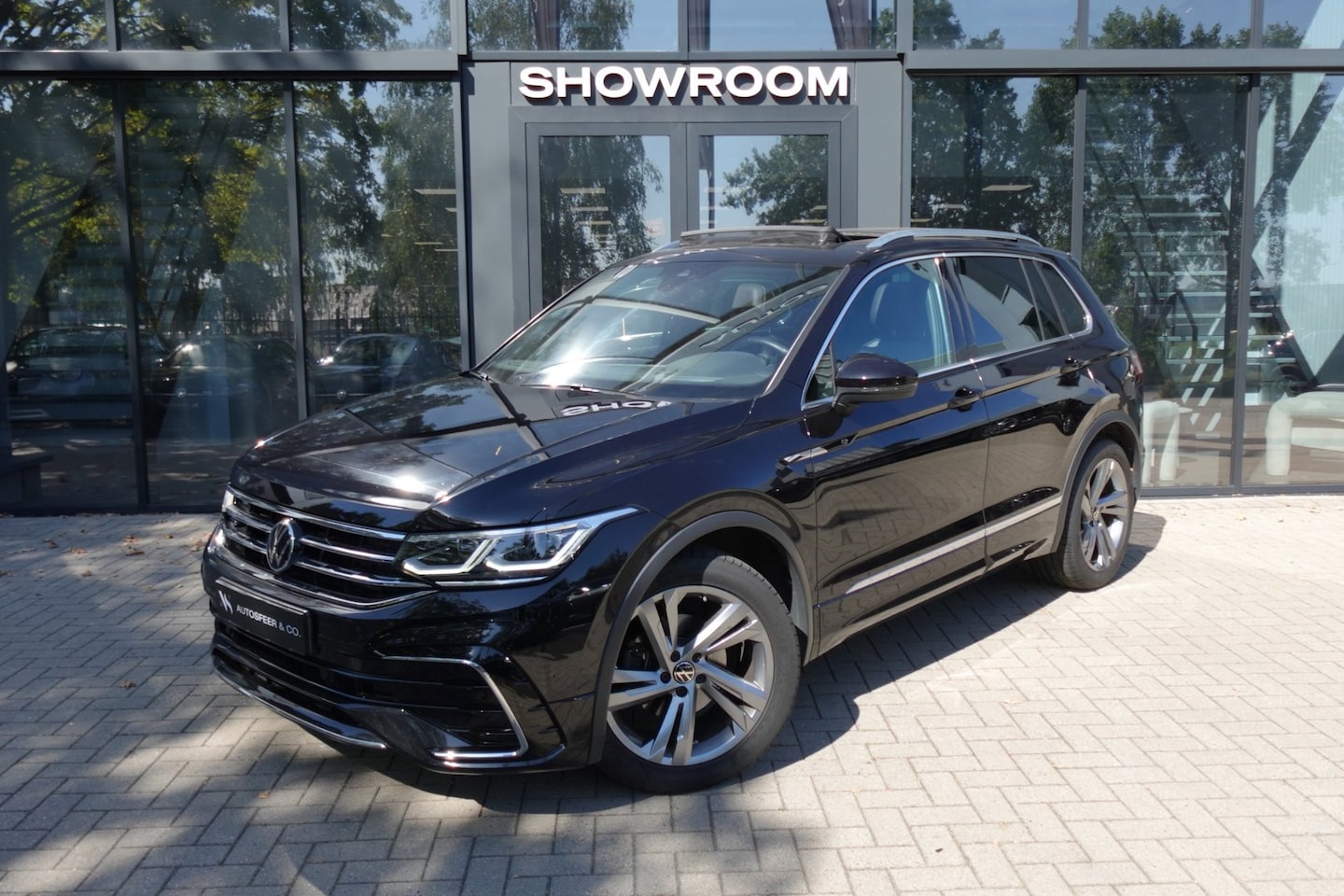 Volkswagen Tiguan - 1.5 TSI R-Line PANO KEYLESS CAM - AutoWereld.nl