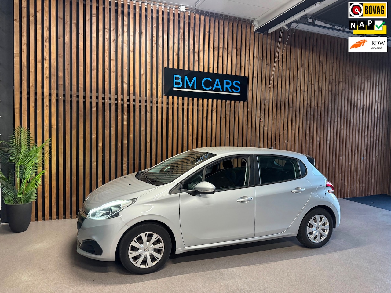 Peugeot 208 - 1.2 PureTech Blue Lion Airco, Navigatie,cruise,pdc - AutoWereld.nl