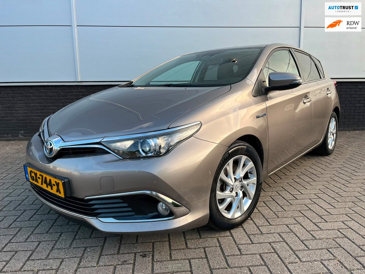 Toyota Auris - 1.8 Hybrid Executive Clima | bluetooth | stoelverwarming | navi | isofix | Lm velgen | pri - AutoWereld.nl