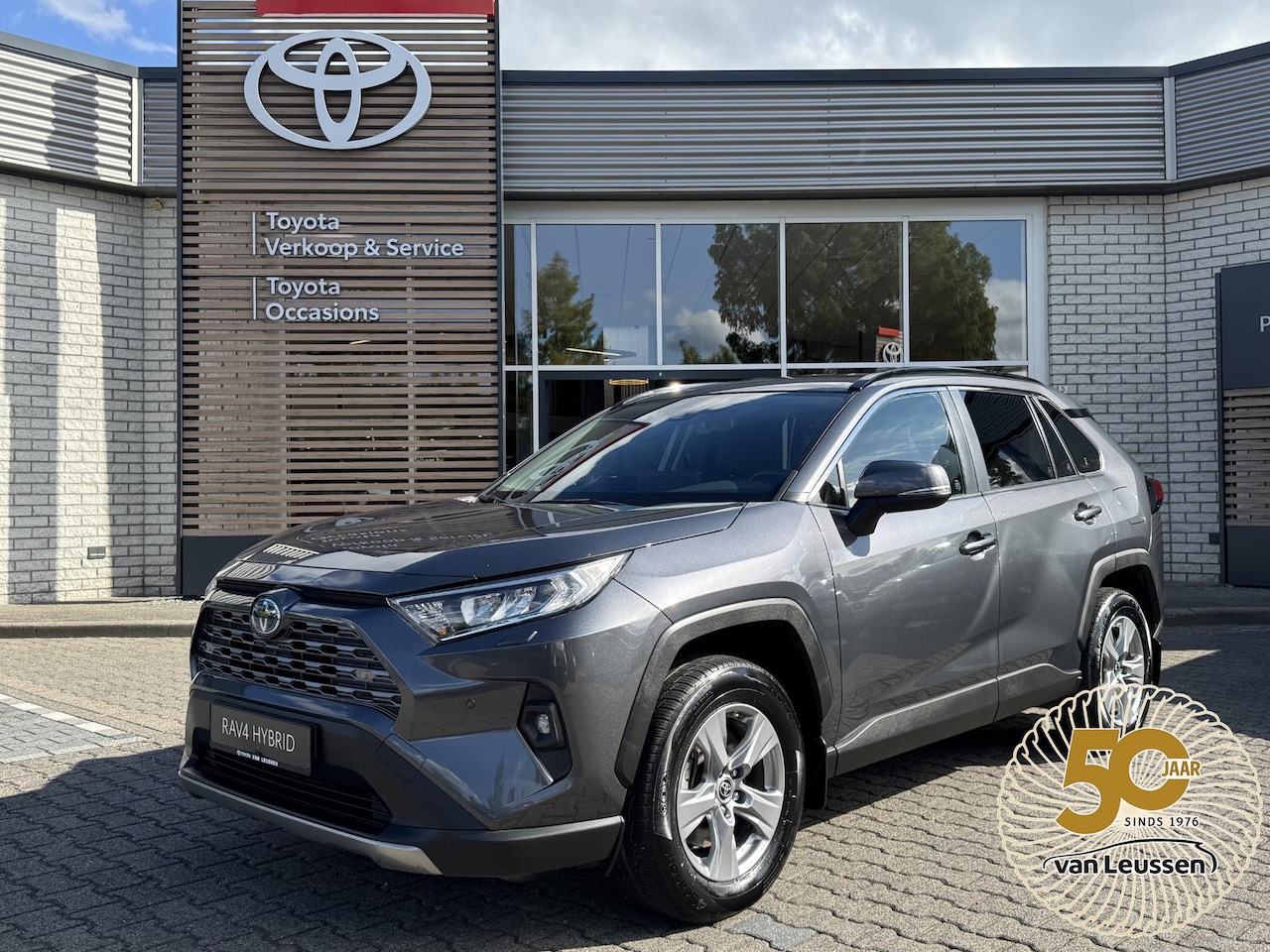 Toyota RAV4 - 2.5 Hybrid AWD DYNAMIC 1650KG TREKGEW STOELVERW PARK-SENSOREN NAVI CAMERA APPLE/ANDROID LM - AutoWereld.nl
