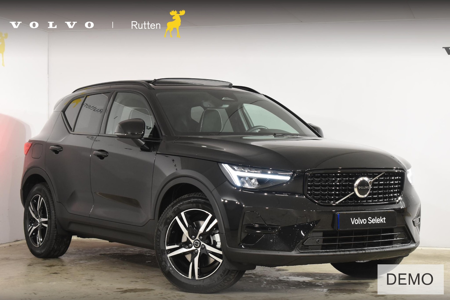 Volvo XC40 - B4 211PK Automaat Plus Dark / Lounge Pakket / Extra getint glas / Panoramadak / Elektrisch - AutoWereld.nl