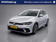 Volkswagen Polo - 1.0 TSI Life / Navigatie / App connect / Parkeersensoren V+A / Lichtmetaal 16 inch /