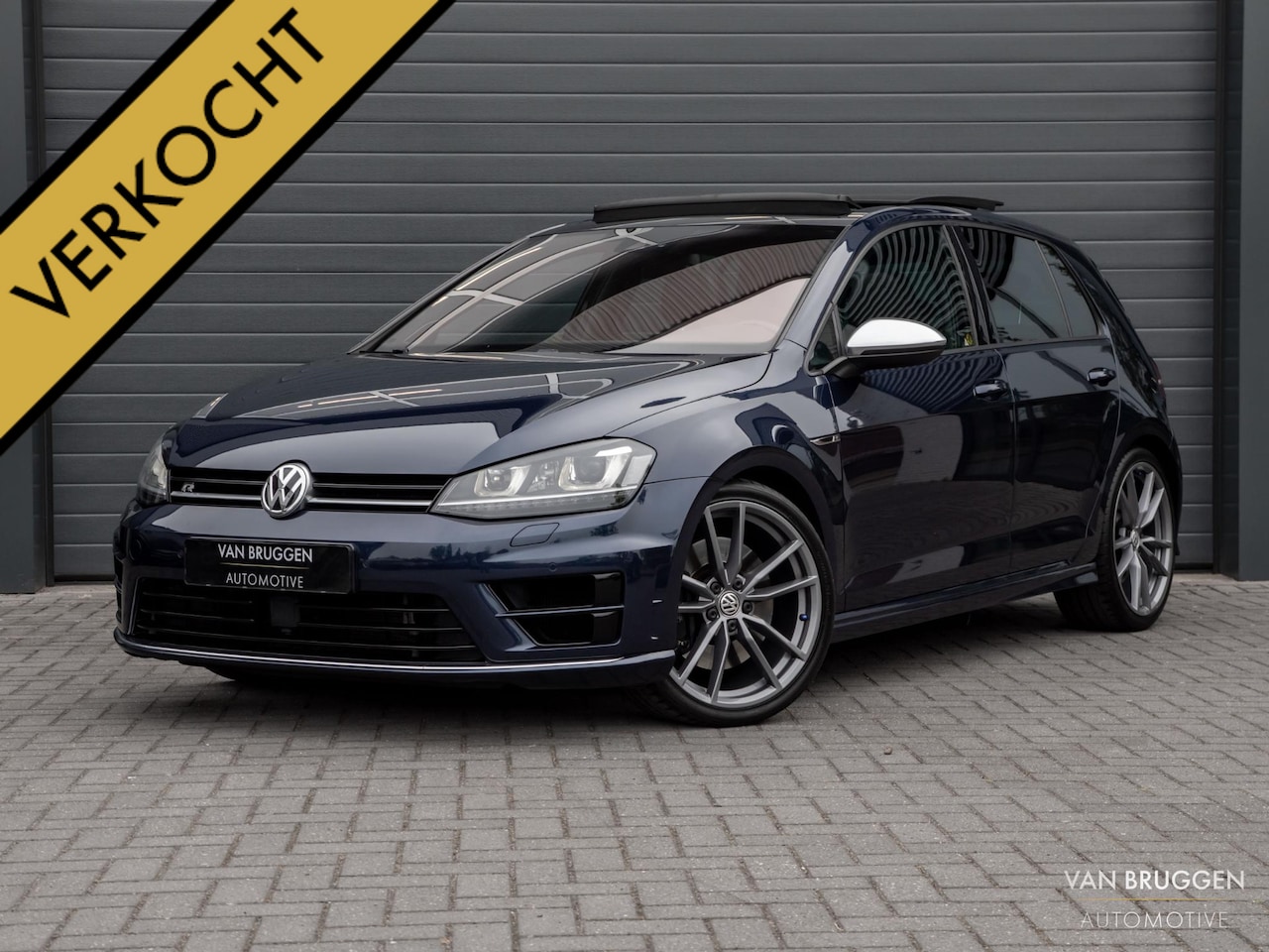 Volkswagen Golf - 2.0 TSI R 4Motion Pano Leer Dyn NAP 19" Keyless - AutoWereld.nl
