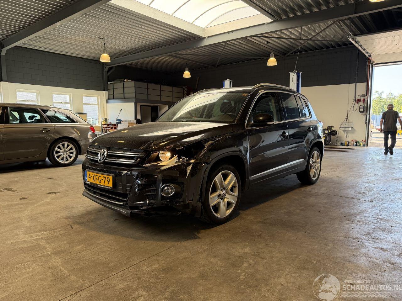 Volkswagen Tiguan - 1.4 TSI Sport&Style DSG! NAP - AutoWereld.nl