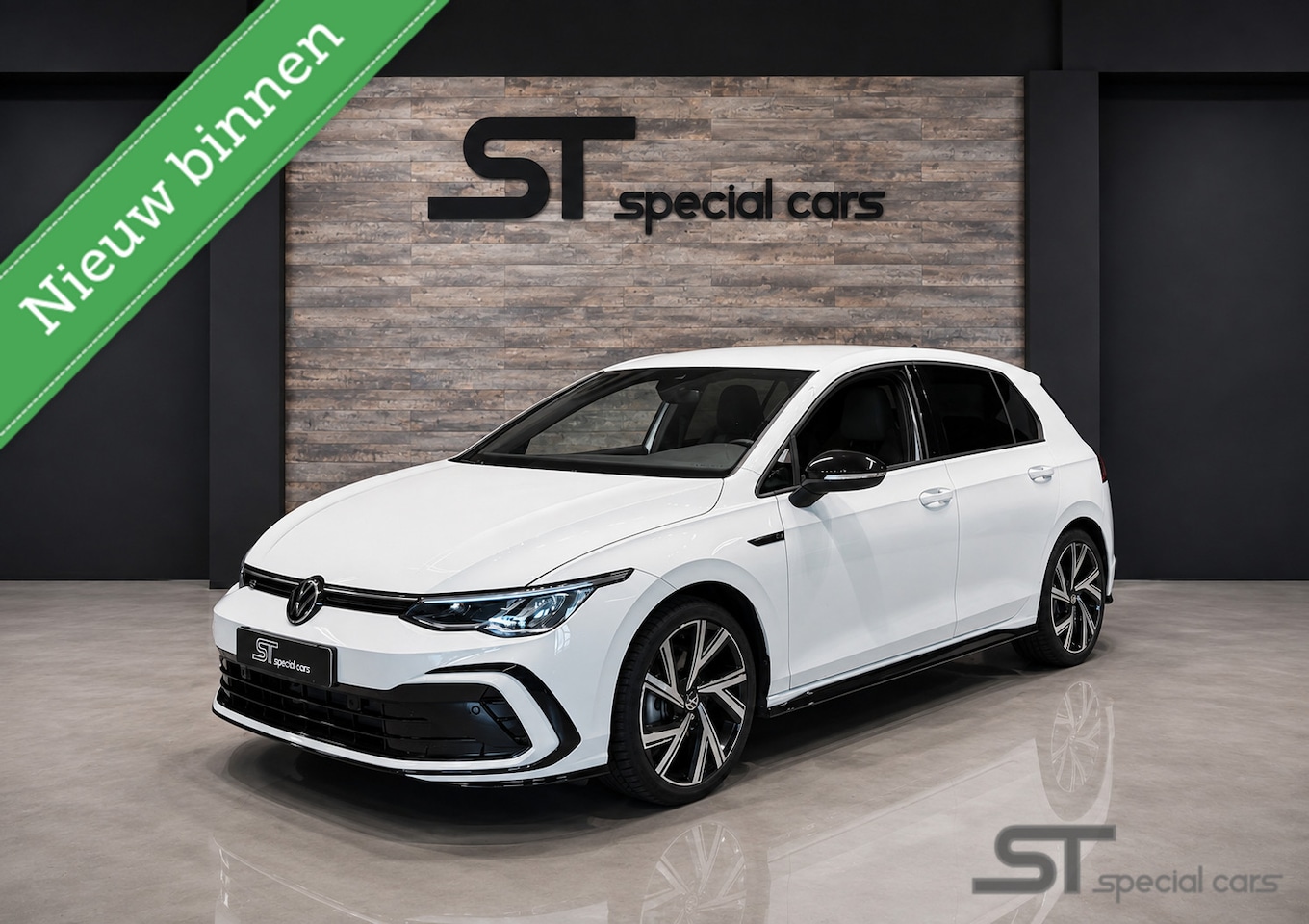 Volkswagen Golf - 1.5 TSI R-Line|Winter Pakket|18 inch - AutoWereld.nl