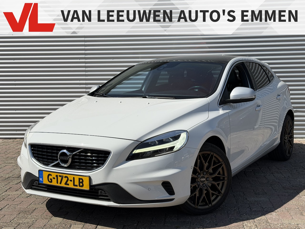 Volvo V40 - 1.5 T3 Polar+ Sport R-design | Nieuw Binnen! | Carplay | Stoelverwarming | Trekhaak - AutoWereld.nl