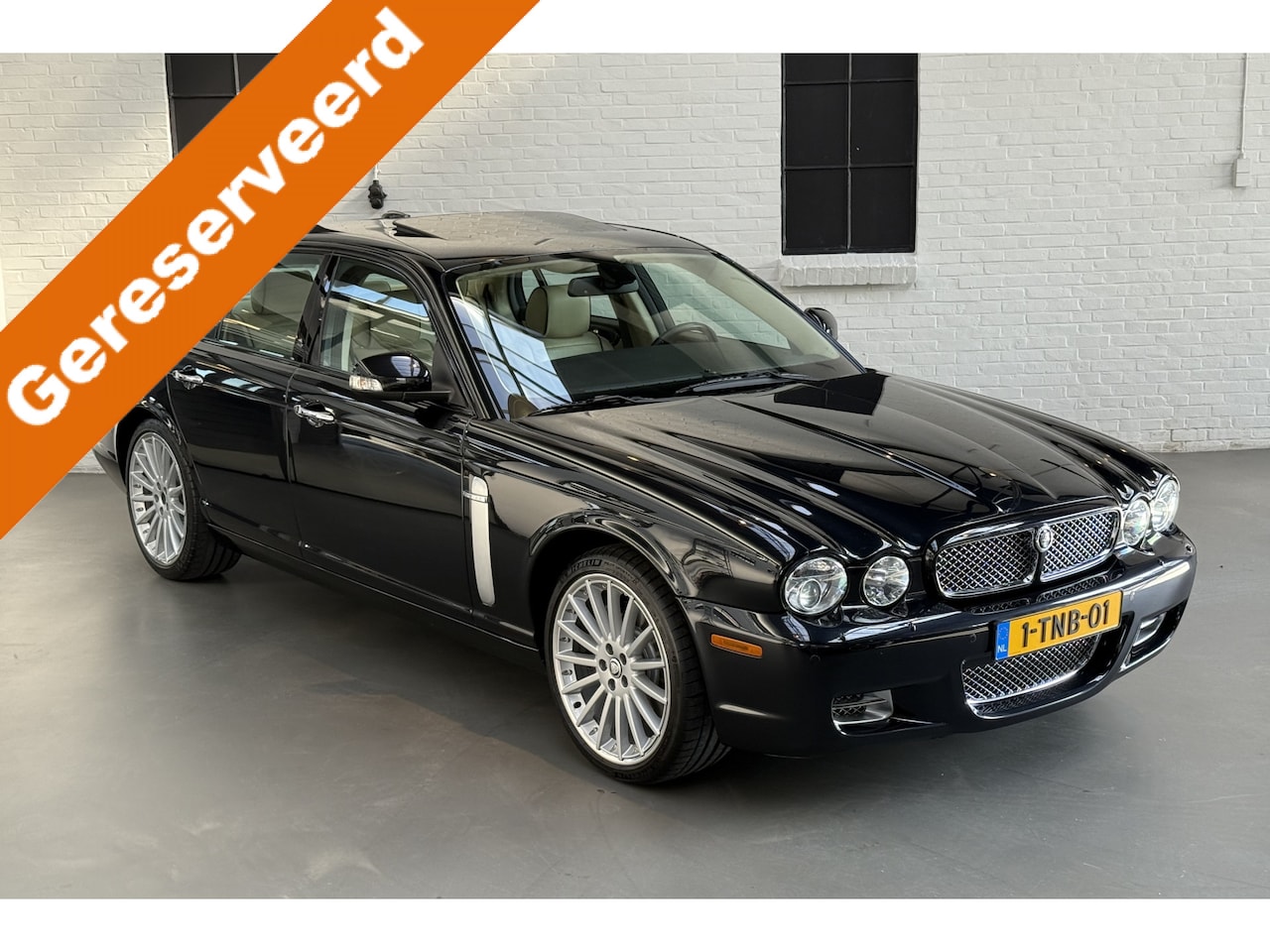 Jaguar XJR - 4.2 V8 Supercharged Topstaat - 20" Sepang LM - Alcantara hemelbekleding - koelbare stoelen - AutoWereld.nl