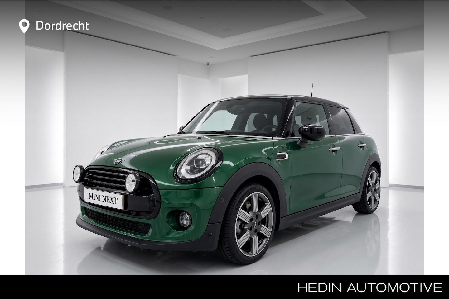 MINI 5-Deurs - Cooper 60 Years Edition | Panorama | Leder | Harman Kardon | 2 jaar Garantie - AutoWereld.nl