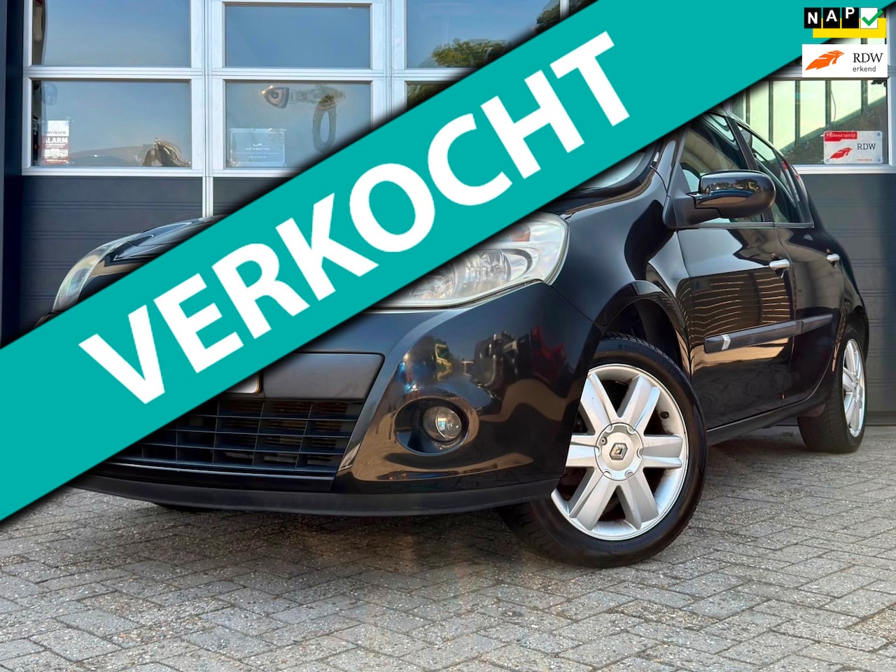Renault Clio - 1.2 Sélection / 2e eig. / 5-drs / Scherm / APK - AutoWereld.nl