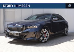 BMW i5 - eDrive40 M Sport / Panoramadak / Adaptieve LED / Verwarmd stuurwiel / Bowers & Wilkins / L