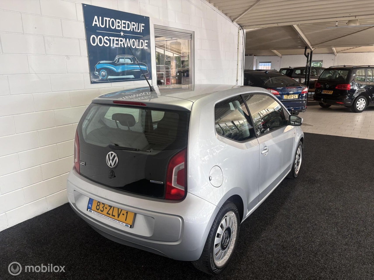 Volkswagen Up! - 1.0 High up! Airco - Navi - Stoelverwarming - APK - NAP - CV+AB - BlueMotion
