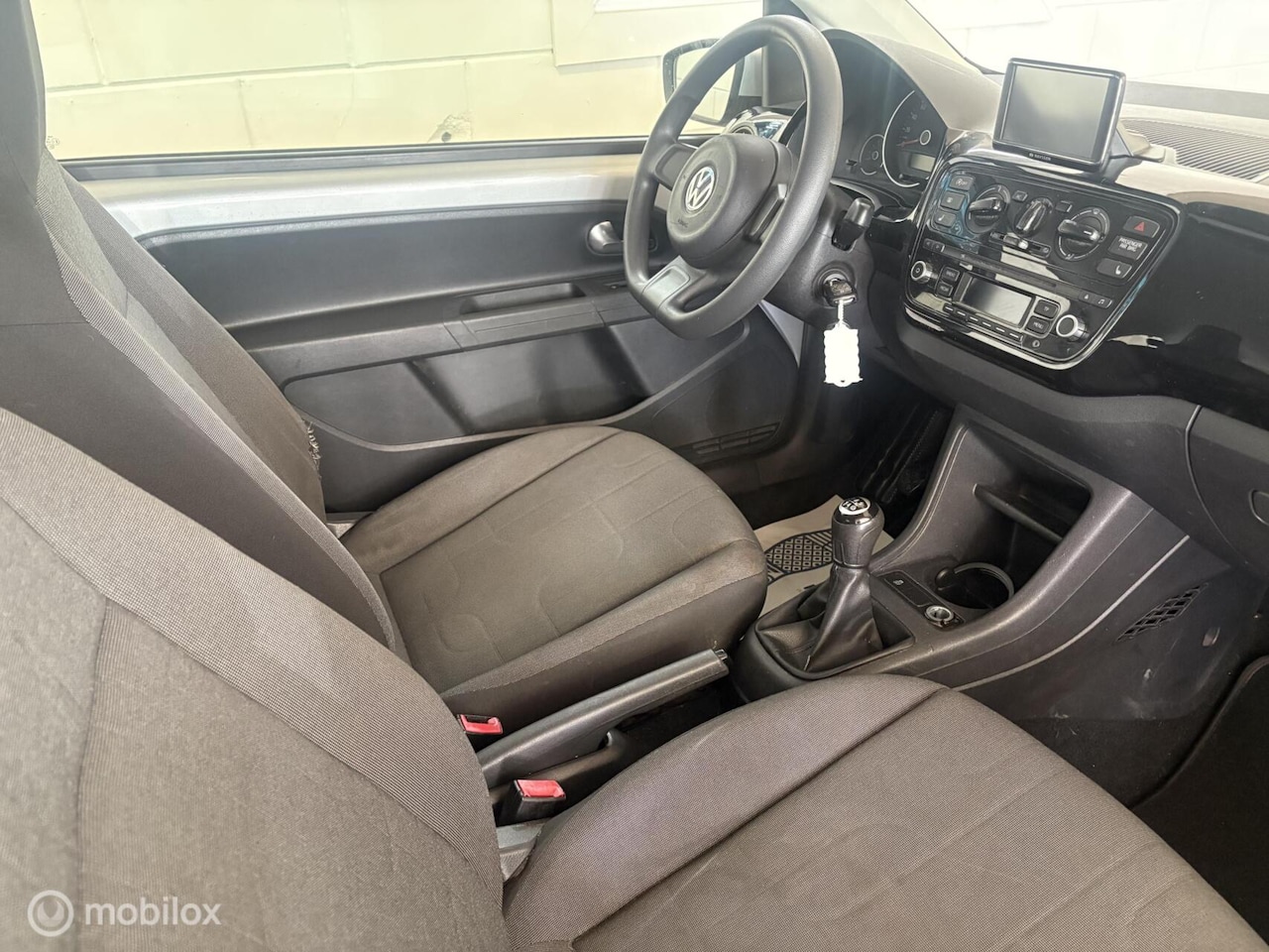 Volkswagen Up! - 1.0 High up! Airco - Navi - Stoelverwarming - APK - NAP - CV+AB - BlueMotion