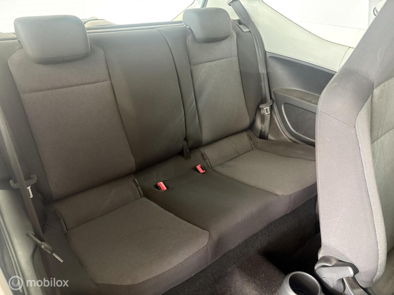 Volkswagen Up! - 1.0 High up! Airco - Navi - Stoelverwarming - APK - NAP - CV+AB - BlueMotion