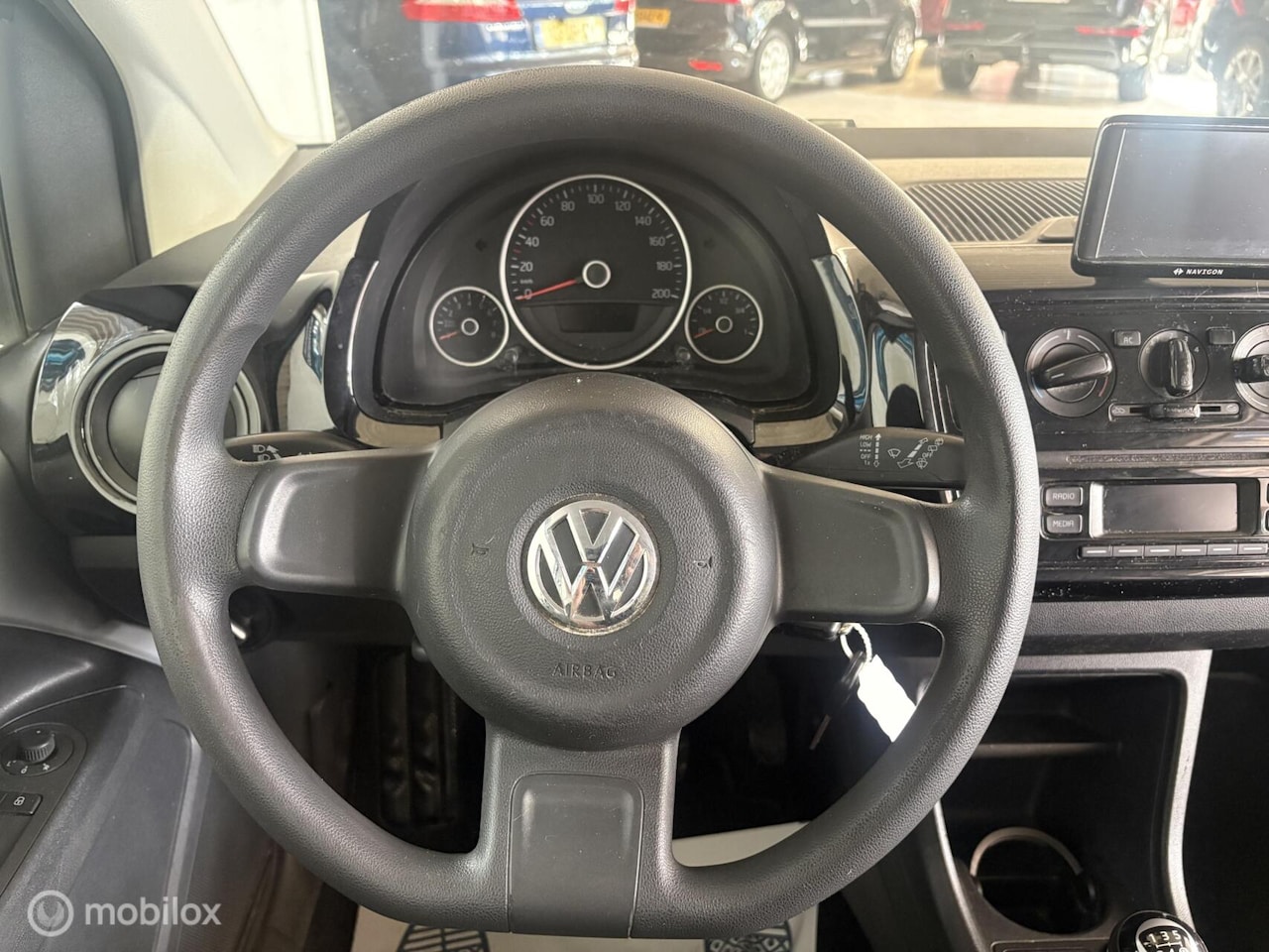 Volkswagen Up! - 1.0 High up! Airco - Navi - Stoelverwarming - APK - NAP - CV+AB - BlueMotion