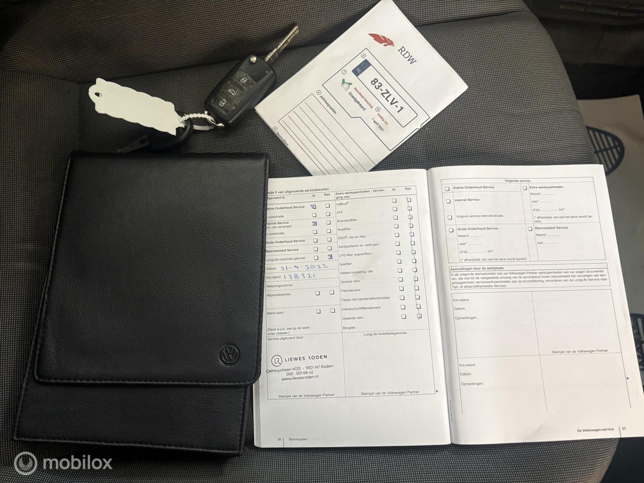 Volkswagen Up! - 1.0 High up! Airco - Navi - Stoelverwarming - APK - NAP - CV+AB - BlueMotion