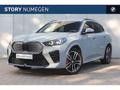 BMW iX2 - eDrive20 M Sport / Sportstoelen / Comfort Access / Head-Up / Harman-Kardon / Adaptieve LED