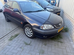 Toyota Avensis - 2.0-16V Linea Sol
