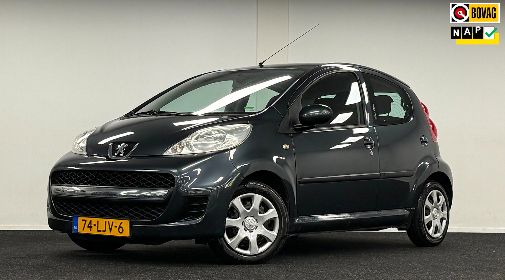 Peugeot 107 - 1.0-12V Urban Move *NweApk*Nap*5Deurs*Airco*Camera*Carplay* - AutoWereld.nl