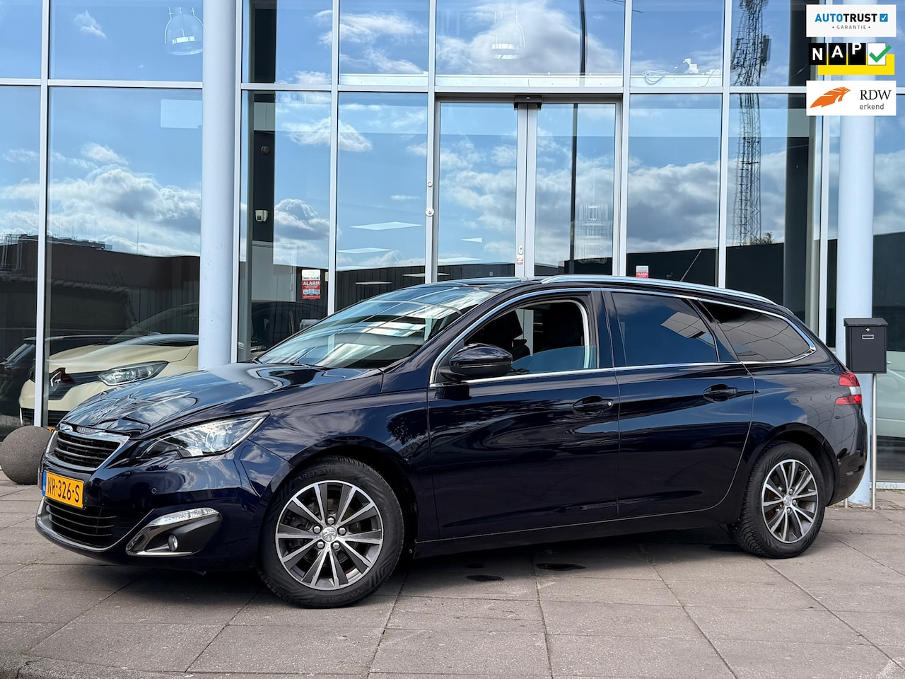 Peugeot 308 SW - 1.2 PureTech Allure|Pano|Camera |acc |keyless - AutoWereld.nl