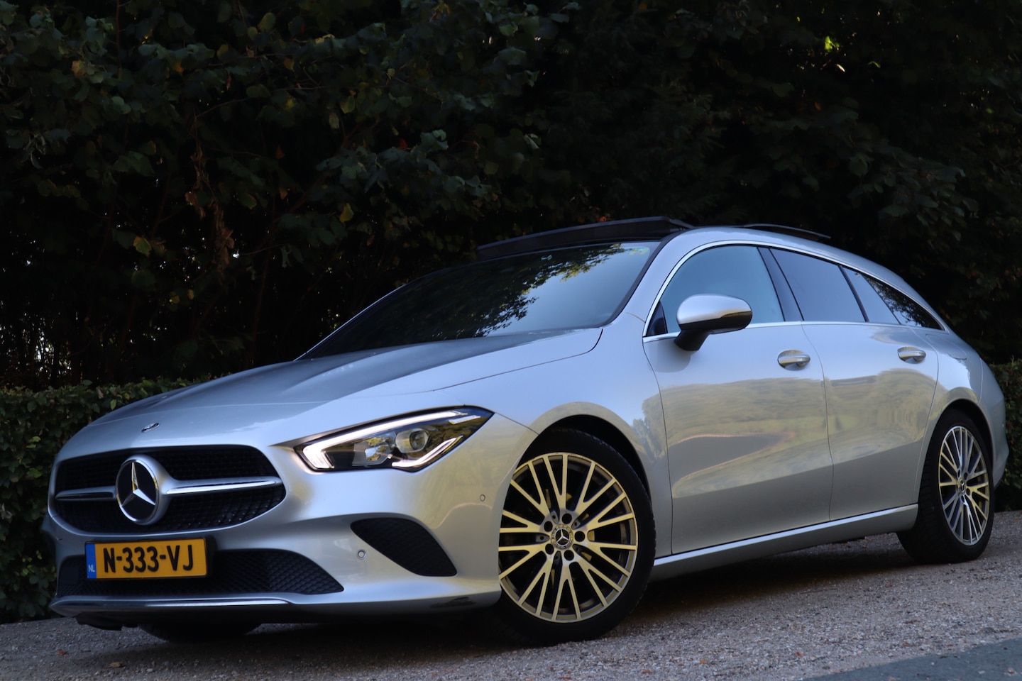 Mercedes-Benz CLA-klasse Shooting Brake - 180 Business Solution Luxury | Panoramadak | - AutoWereld.nl