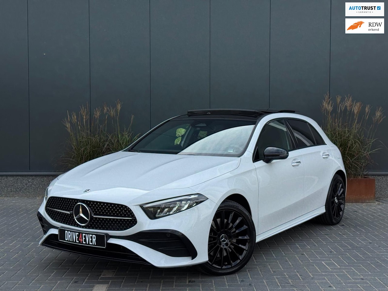 Mercedes-Benz A-klasse - 250 e AMG Line FULL PANO|WIDESCREEN|LEDER|SFEERVERLICHTING - AutoWereld.nl
