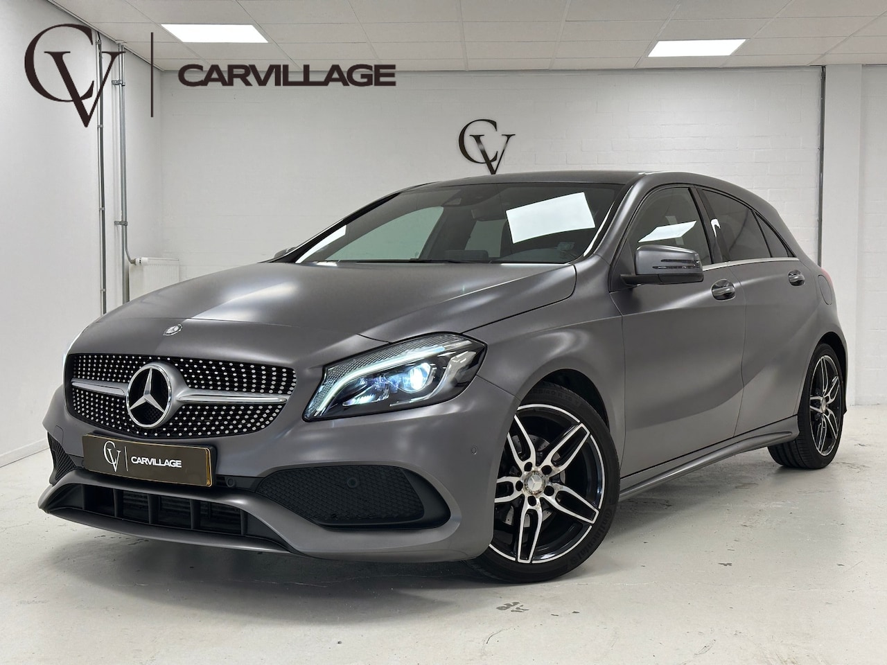 Mercedes-Benz A-klasse - 180 AMG Line | Magno Grey | Keyless Go | Trekhaak | - AutoWereld.nl