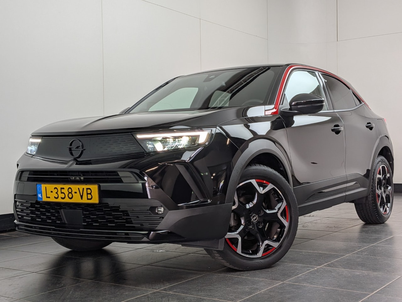 Opel Mokka - 1.2 GS Line | Allseason | Navigatie | Achteruitrijcamera | Adaptive Cruise | Climate Contr - AutoWereld.nl
