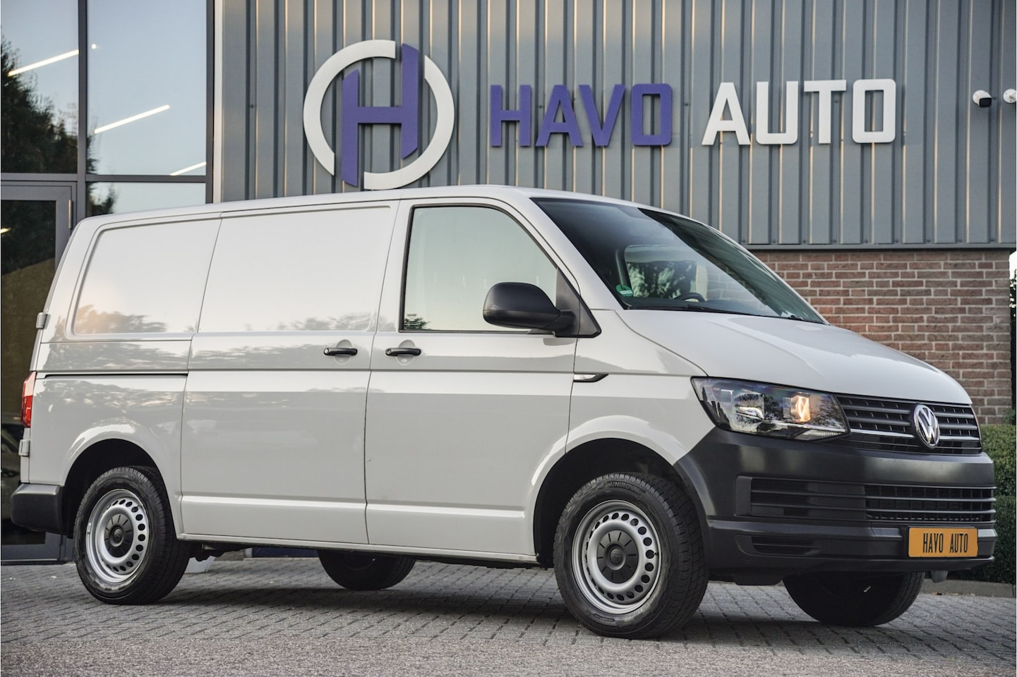 Volkswagen Transporter - 2.0 TSI L1H1 2.0 TSI L1H1, AIRCO, 3-ZITS, BTW-BPM-VRIJ - AutoWereld.nl