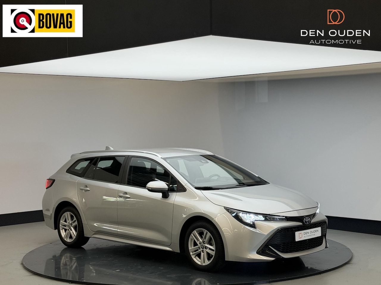 Toyota Corolla Touring Sports - 1.8 Hybrid Active | Cam achter | Trekhaak | All season banden | NL auto - AutoWereld.nl